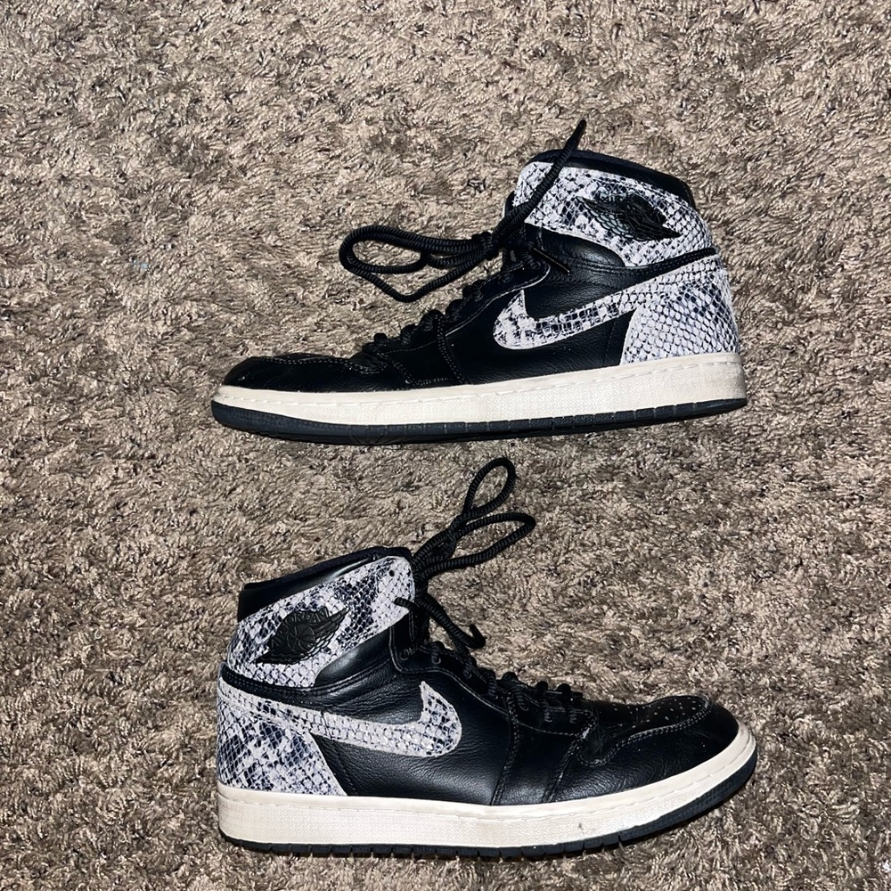 Nike Jordan 1 Black Snake Retro High OG Women’s 
Size 9.5
